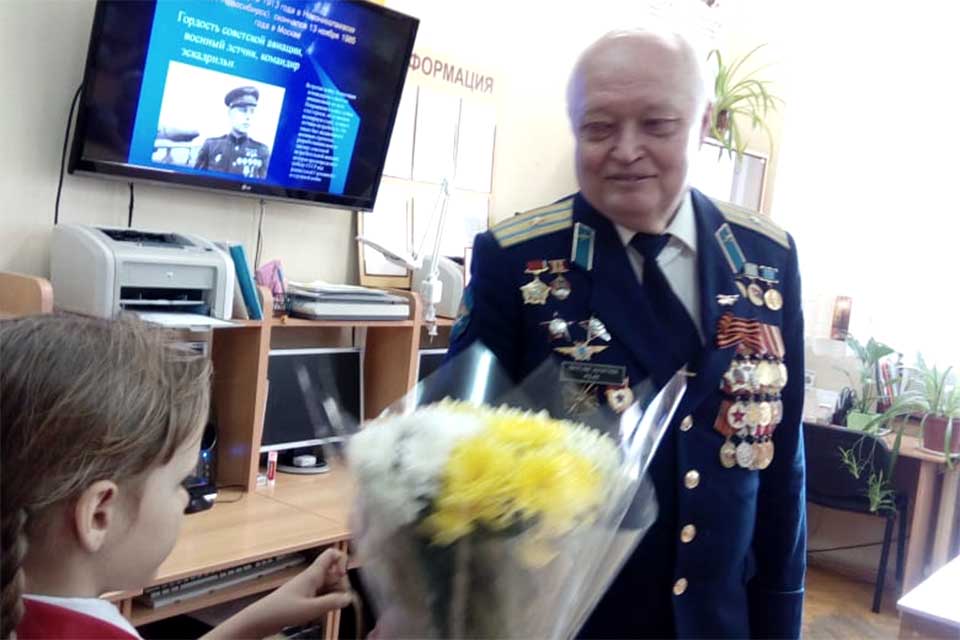 День рождения легендарного летчика Александра Покрышкина отметили на Энке
