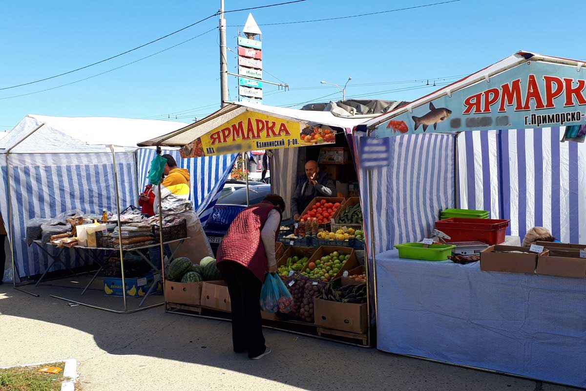 Популярность ярмарки у памятника Покрышкина объясняется большим разнообразием продуктов 