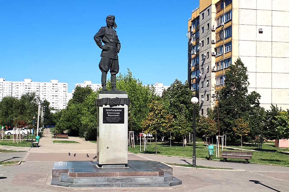 Будут ли переносить памятник Покрышкину с Энки на старое место – рассказал мэр Краснодара