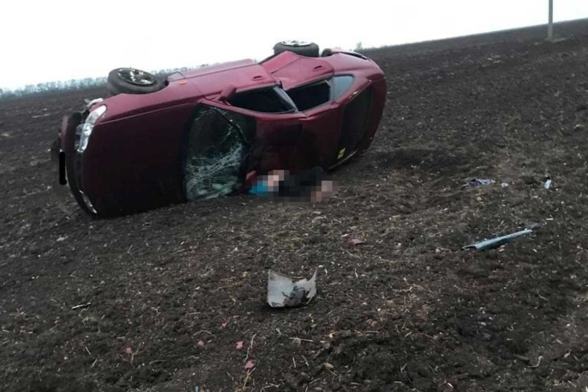 Не пристёгнутый ремнями безопасности водитель на Кубани при ДТП вылетел из машины и погиб