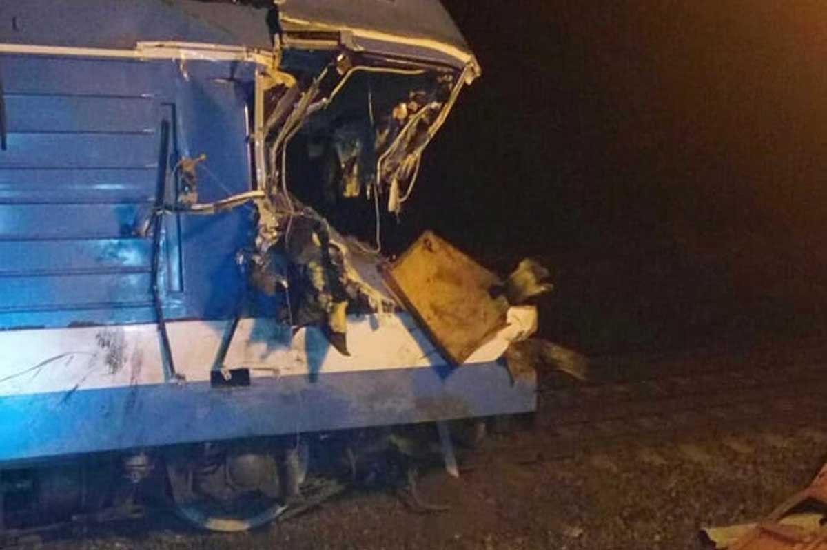 «Пролетел» на красный через железнодорожный переезд и врезался в поезд грузовик на Кубани