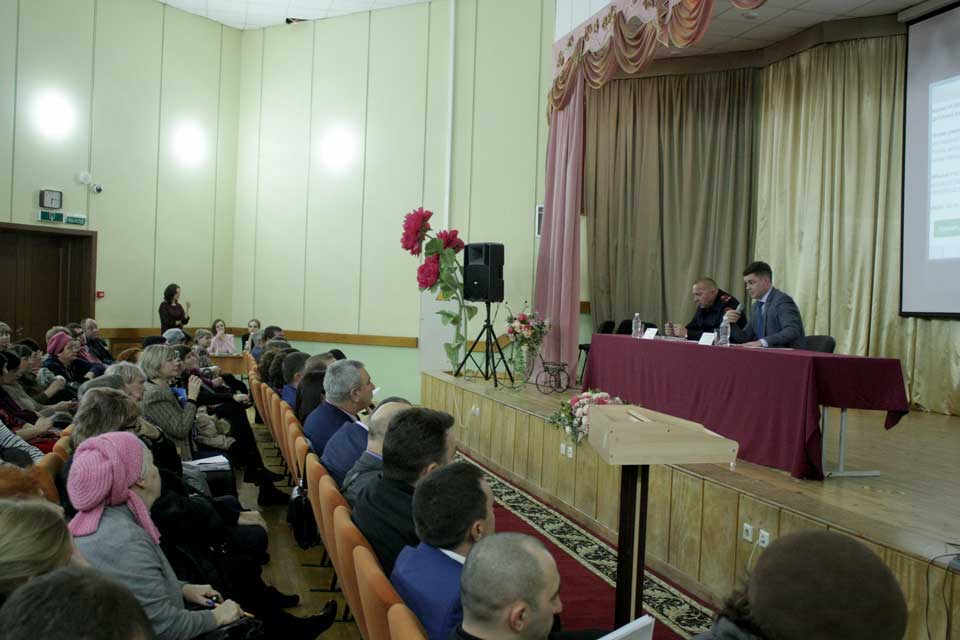 Вопросы, ответы, обещания: о встрече жителей Энки с главой администрации Прикубанского округа