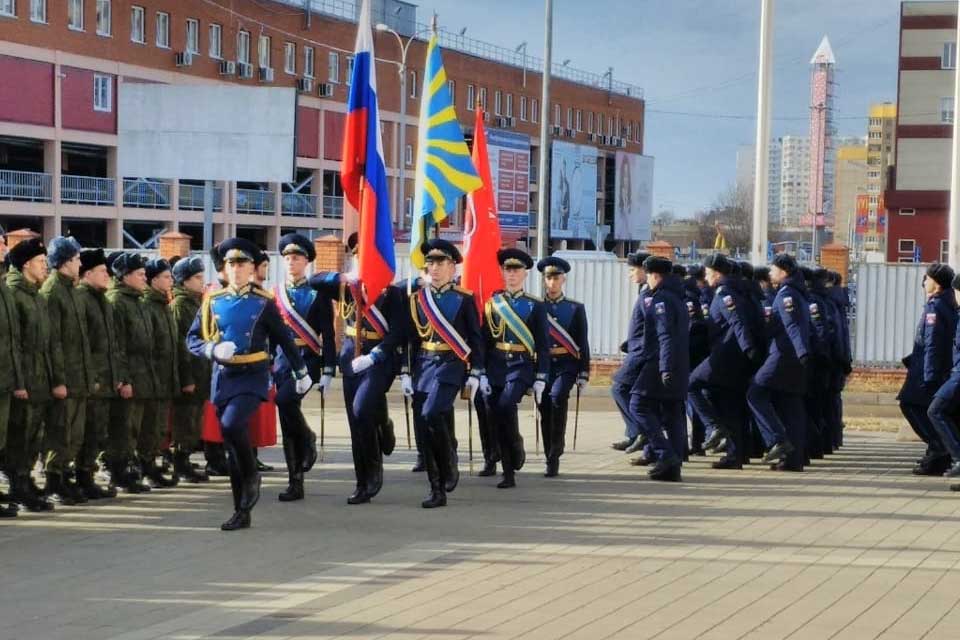 В школе № 98 в Краснодаре торжественно открыли памятник Герою РФ генералу-полковнику Трошеву Г.Н.