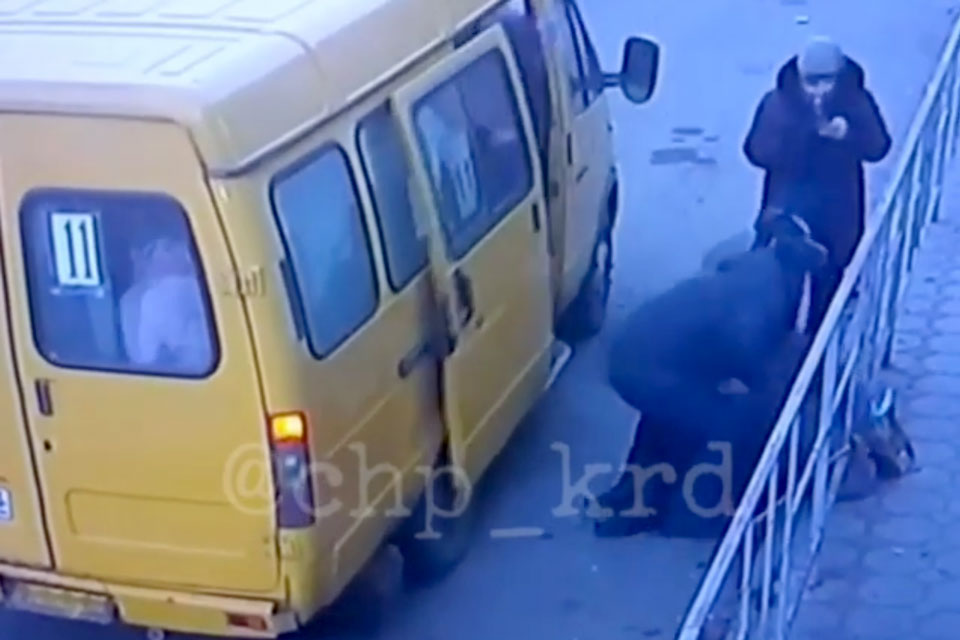 Водитель маршрутки на Кубани, который бросил пассажирку без сознания на дороге, попал под следствие