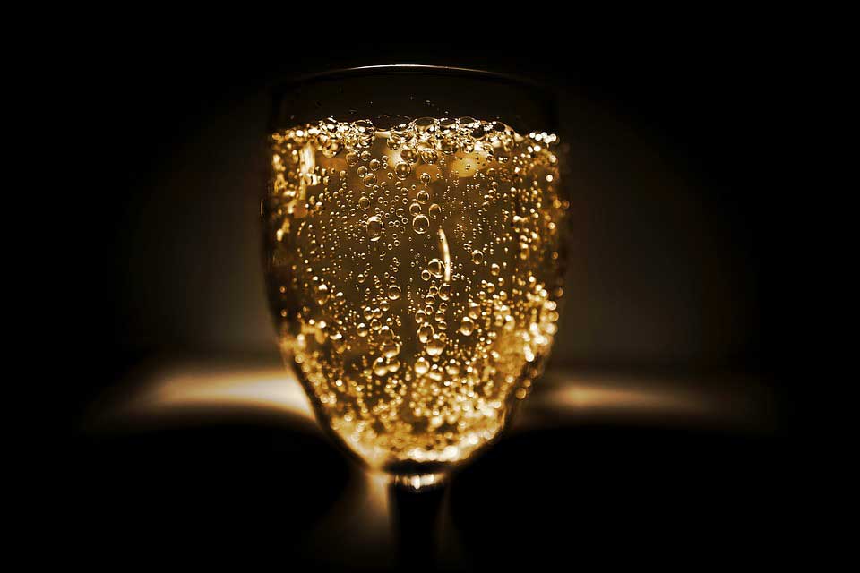 Роскачество составило рейтинг лучших игристых вин: в ТОП-5 вошли напитки, произведенные на Кубани