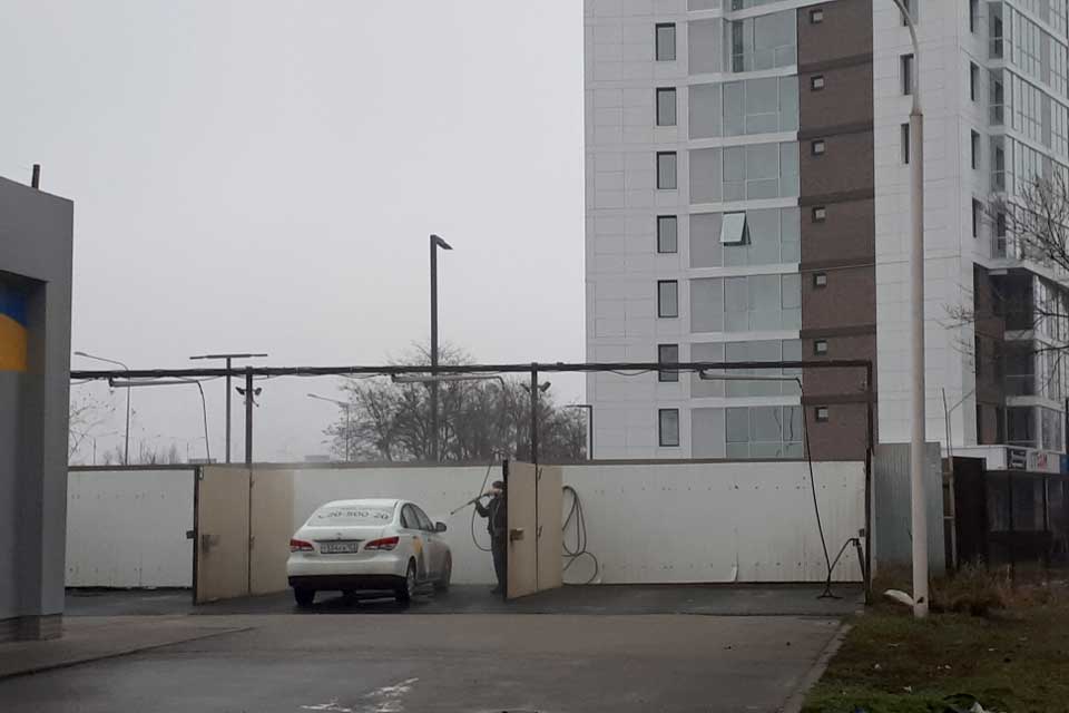 Нам нечем дышать: жители ЖК «Шоколад» на Энке требуют закрыть автомойки под окнами многоэтажек