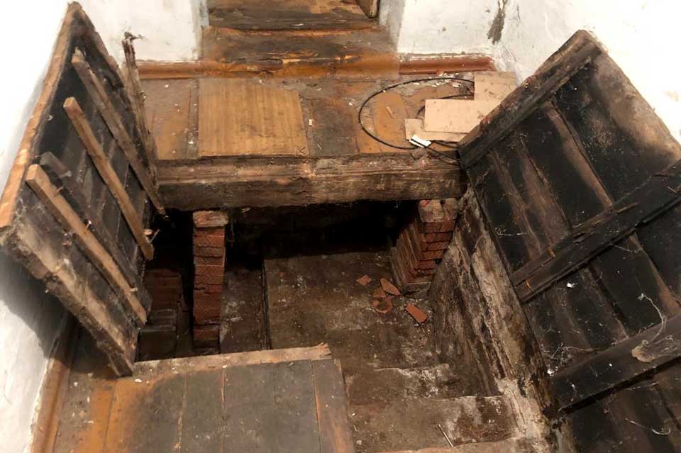 Больше года житель Краснодара жил в доме с телом отца, замурованном в стене