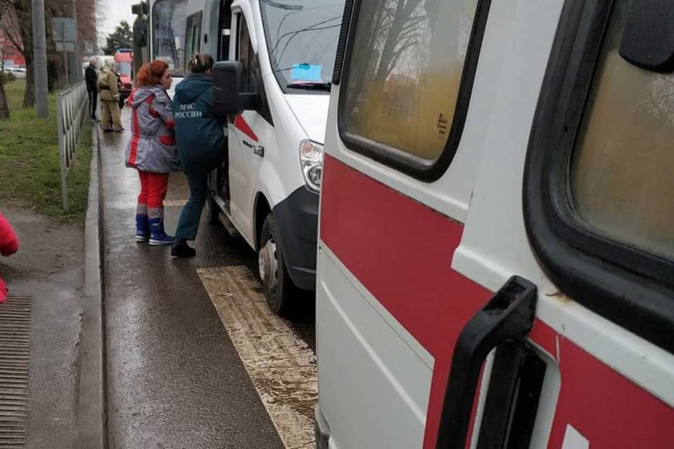 В Краснодаре из-за столкновения маршрутки и ПАЗика четыре пассажира госпитализированы