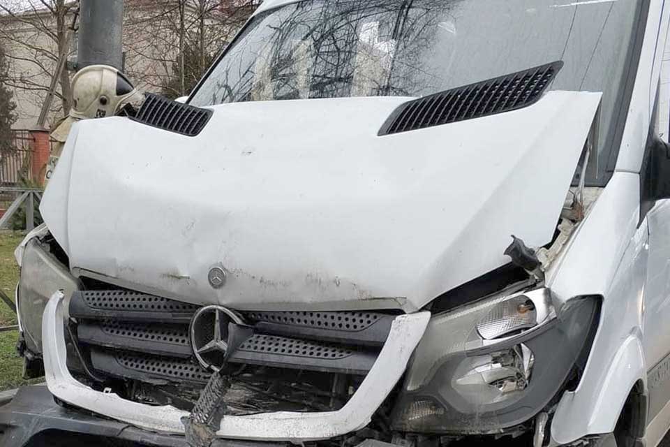 В Краснодаре автомобиль «взял на таран» машину скорой помощи: семь человек госпитализировано