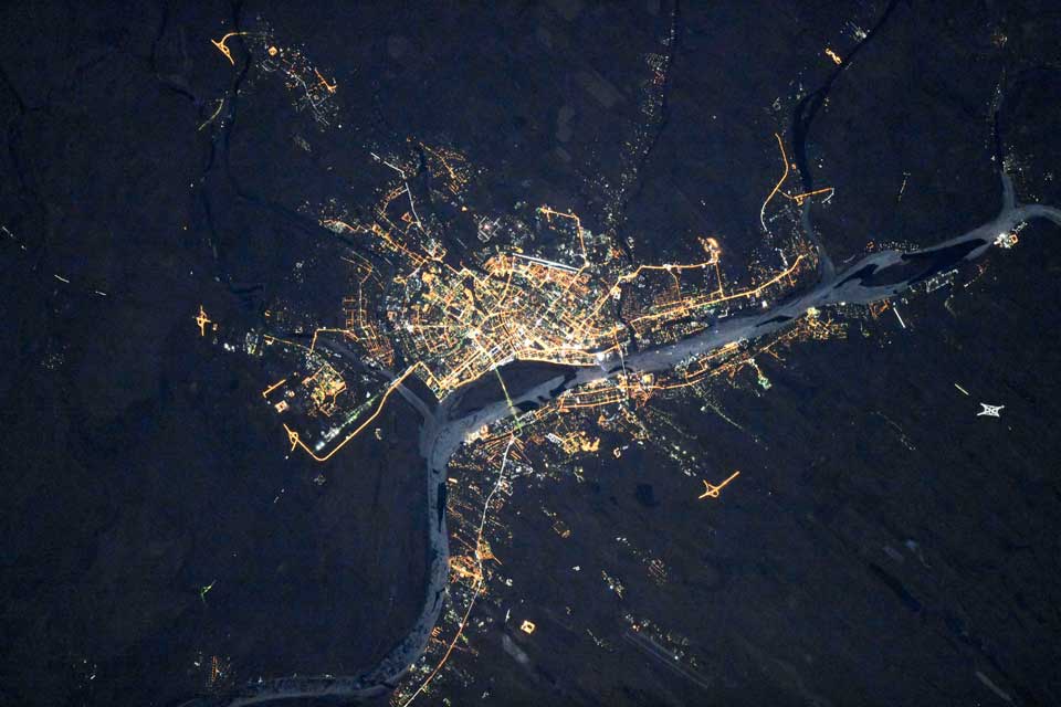 Как из космоса ночью выглядят Краснодар, Новороссийск и другие города России