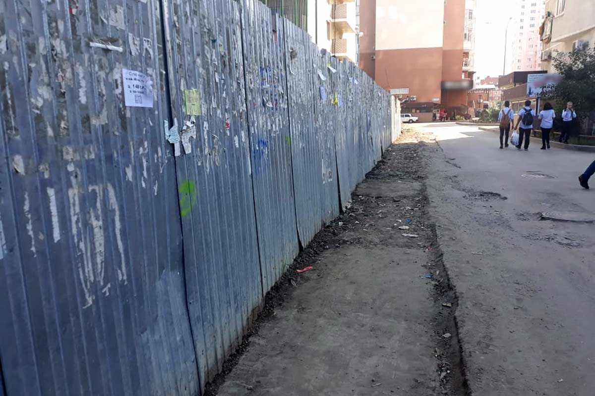 «Разбомбленную» дорогу вновь заасфальтируют, забор вокруг «Новой Энки» снесут, тротуары сделают